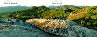 Vista a partir do Mirante Serra dos Macacos na direção NW, onde se observa em primeiro plano, o conjunto da Serra dos Macacos e ao fundo as serra do Boqueirão e de Santa Cruz. Foto: Rogério Valença Ferreira.