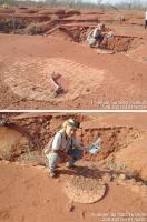 Fig. 2 - Detalhe dos círculos de pedra na camada de arenito cretáceo de origem eólica. Notar marcas de onda no círculo maior. Crédito das fotos: Ronaldo Sarmento.